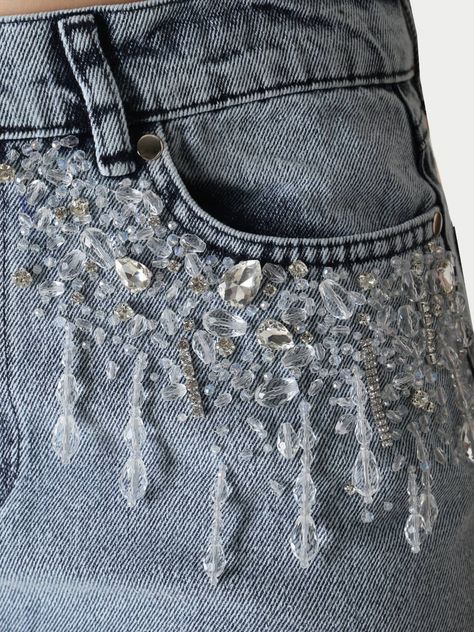 Beaded Shirt Outfit, Pearls On Jeans, Bedazzled Clothes Diy, Diy Beading Clothes, Rhinestone Clothes Diy, Bedazzled Clothes, Beaded Pants, Beaded Clothes, Beaded Jeans