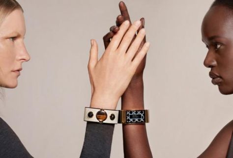 A fashion accessory and your personal portable assistant on your wrist. Fashion Technology, Fitness Smart Watch, Smart Jewelry, Technology Fashion, Smart Bracelet, Wearable Tech, Tech Fashion, Wearable Technology, Gorgeous Bracelet