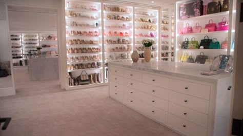 Khloe Kardashian Bedroom, Khloe House, Khloe Kardashian Closet, Kardashians House, Kardashian House, Khloe Kardashian House, Kardashian Home, Pum Pum, Khloe K