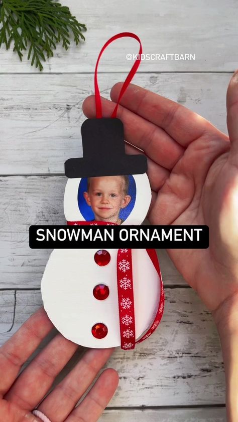 Snowman Photo Ornament, Handprint Snowman Ornament, Snowman Ornaments For Kids To Make, Frosty The Snowman Crafts, Classroom Christmas Crafts, Snowglobe Ornament, Holiday Party Crafts, Christmas Desk, Ornaments Diy Kids