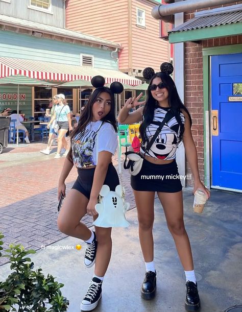 Aesthetic Theme Park Outfits, Comfy Theme Park Outfit, Maleficent Disney Outfit, Spiderman Disney Outfit, Warm Disney Outfits, Hong Kong Disneyland Outfit, Disney October Outfits, October Disney Outfits, California Adventure Outfit