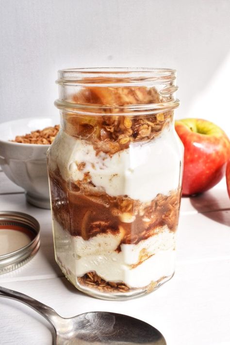 Breakfast Ideas Parfait, Yogurt Breakfast Parfait, Breakfast Parfait Healthy, Winter Yogurt Parfait, Fall Yogurt Parfait, Meal Prep Parfait, Granola Breakfast Ideas, Apple Crisp Breakfast, Yogurt Breakfast Ideas