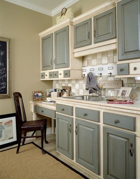 Painting kitchen cabinets are one way to freshen up your kitchen, without the high cost and disruption of purchasing new cabinets. Kitchen Cabinet Doors Different Color Than Frame, Bishop Cabinets, Kichen Remodel, Two Toned Kitchen Cabinets, Two Tone Kitchen Cabinets, Серая Кухня, Painted Kitchen Cabinets Colors, Kabinet Dapur, Oak Kitchen Cabinets