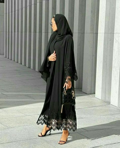 Black Abaya Designs Dubai Style, Abaya Fashion Black, Burka Fashion, Work Abaya, Modest Fashion Muslim, Black Abaya Designs, Abaya Designs Latest, Dress Islamic, Abaya Fashion Dubai