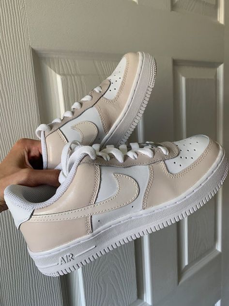 Beige Af1, Beige Nike Shoes, Air Force 1 Brown, Must Have Shoes For Women, Custom Air Forces, Painted Air Force 1, Nike Shoes Women Fashion, Pastel Brown, Shoes For School