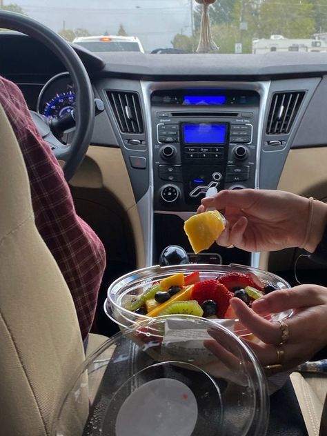 Beach Roadtrip Aesthetic, Roadtrip Car Aesthetic, Car Snacks Aesthetic, Road Trip Vibes Aesthetic, Family Car Trip Aesthetic, Roadtrip Snacks Aesthetic, Family Roadtrip Aesthetic, Living On The Road Aesthetic, Road Trip With Boyfriend Aesthetic