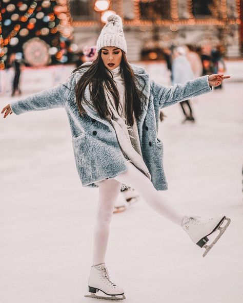 Skating Photoshoot, Ice Skating Photography, Skating Pictures, Snow Photoshoot, Skating Aesthetic, Self Photography, Snow Photography, Love Store, Ice Rink