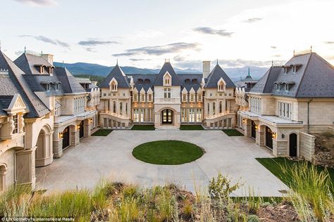 This limestone castle just outside of Denver, Colorado, is still under construction but has hit the market for a cool $17.5 million Mansion Exterior, Luxury Houses Mansions, Dream Mansion, Mega Mansions, Biltmore Estate, Modern Mansion, Mansion Interior, Mansions Luxury, Mansions Homes