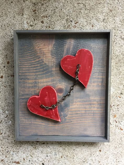 Small Wood Heart Crafts, Wood Crafts For Valentines Day, Diy Wood Valentines Decor, Wood Heart Crafts Valentines Day, Handmade Wood Crafts Ideas, Valentines Day Pallet Ideas, Wooden Valentines Ideas, Valentines Wood Projects, Valentines Day Wood Signs