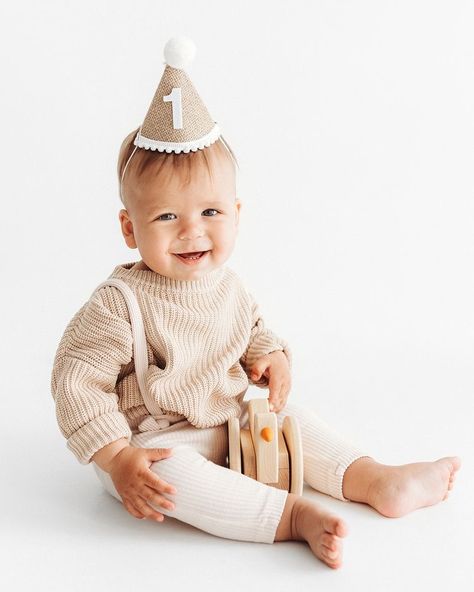 Simple First Birthday Photoshoot, 1st Bday Shoot, One Year Photoshoot, 1st Birthday Shoot, Simple First Birthday, First Birthday Photoshoot, Baby Birthday Photoshoot, Bday Pics, 1 Year Photos