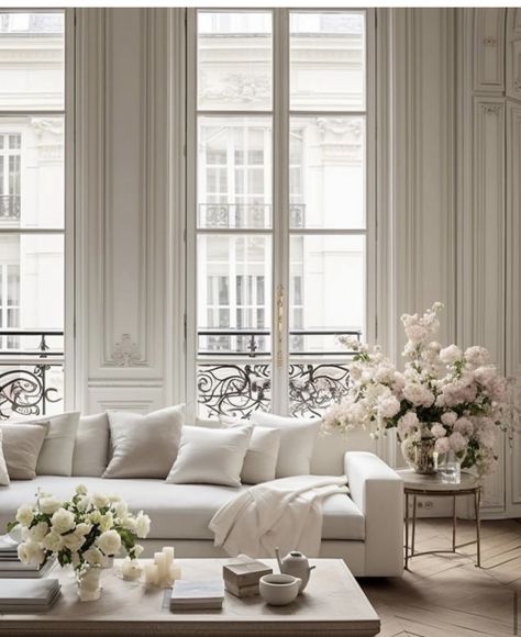 Parisian Interior Design, Parisian Living Room, Paris Interiors, Parisian Interior, Home Luxury, Parisian Apartment, Classic Interior, Living Room Inspo, Dream House Decor