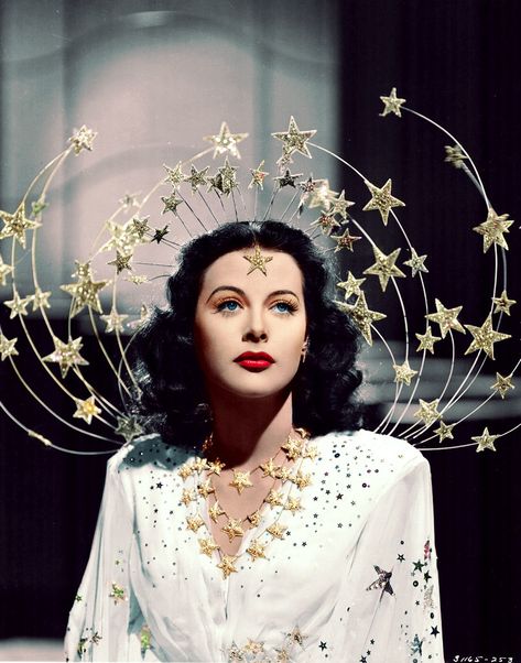 Mode Swag, Ziegfeld Girls, Hollywood Vintage, Diy Galaxy, Hedy Lamarr, Diy Kostüm, Foto Vintage, Halloween Carnival, Elizabeth Taylor