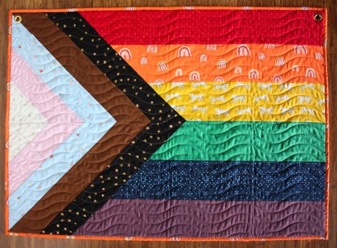 Pride Quilt Ideas, Rainbow Sewing Projects, Pride Sewing Projects, Pride Quilt Pattern, Diy Pride Flag, Pride Quilt, Pride Crafts, Pride Diy, Rainbow Quilts