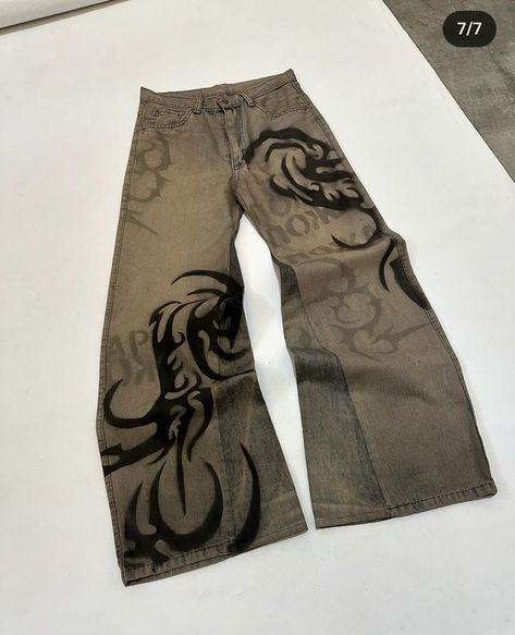 Black Pants Design Paint, Bleach Stencil Jeans, Drawn On Pants, Paint Pants Ideas Aesthetic, Upcycle Pants Diy, Painting Jeans Y2k, Grunge Pants Diy, Pants Design Paint, Cybersigilism Clothes