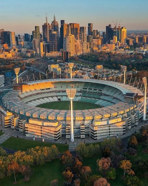 Richmond Afl, Carlton Afl, Hawthorn Football Club, Soccer Jokes, Carlton Blues, Basketball Background, Visit Melbourne, Vision Board Images, Melbourne Cbd