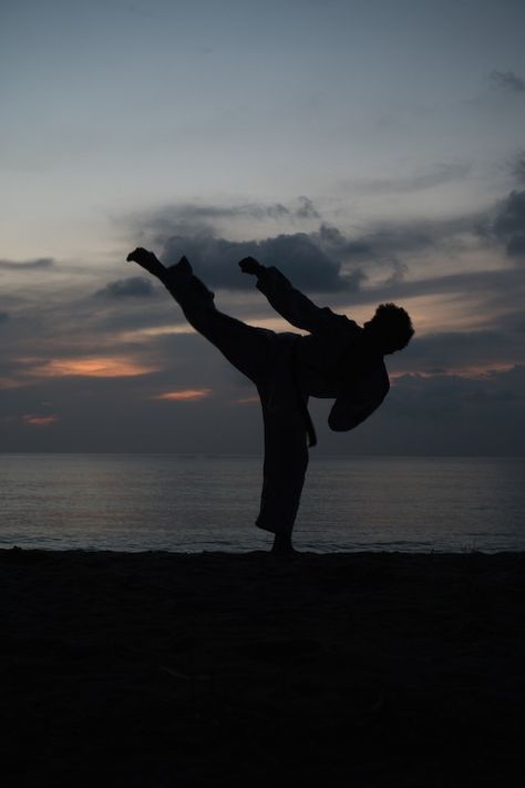 Black Belt Taekwondo, Karate Boy, Black Belt Karate, Taekwondo Training, Kyokushin Karate, Shotokan Karate, Karate Martial Arts, Mental And Physical Health, Pencak Silat