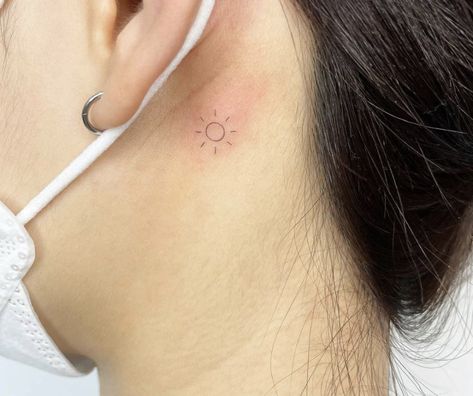 Sunshine Tattoo Small, Tiny Sun Tattoo, Simple Sun Tattoo, Tattoo Sonne, Sun Tattoo Small, Sunshine Tattoo, Tatoo Inspiration, Petite Tattoos, Simple Tattoo Designs