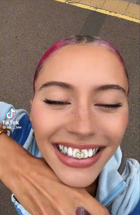 Iris Law • Grillz • Girl Grillz • Heart Grillz Grillz For Gap Teeth, Grills For Gap Teeth, Front Teeth Grillz, Grills For Women Teeth Gap, Grilz On Girl, Gap Grillz Women, Flower Grillz, One Tooth Grillz, Gap Filler Grillz