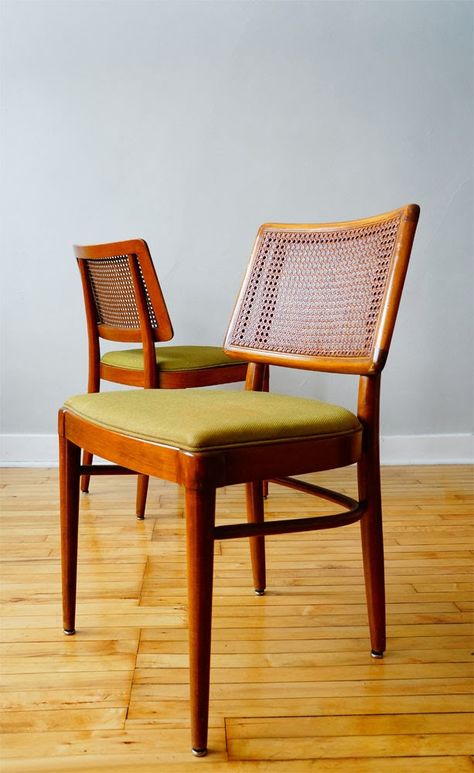 Accent Chair In Living Room, Chairs In Living Room, Mcm Dining Chairs, Chair In Living Room, Dinner Tables Furniture, Midcentury Modern Dining Room, Mcm Dining Table, Mcm Dining Room, Mid Century Modern Dining Chairs