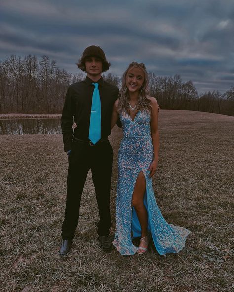 Western Prom Couple Outfits, Rodeo Homecoming, Western Prom Pics, Western Prom Photos, Western Hoco Pictures, Western Homecoming, Western Hoco, Rodeo Prom, Western Prom Dresses