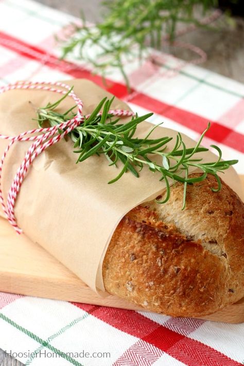 Homemade Bread Gift Idea | 6 different ways to give bread for a gift! #homemadebread #giftidea #giftsfromthekitchen #homemadegift Wrapping Bread For Gifts Packaging Ideas, Farm Basket Ideas, How To Package Homemade Bread, Bread Gifts Packaging, How To Gift Homemade Bread, Wrapping Homemade Bread, Giving Bread As A Gift, Gifting Homemade Bread, Wrap Bread For Gifts