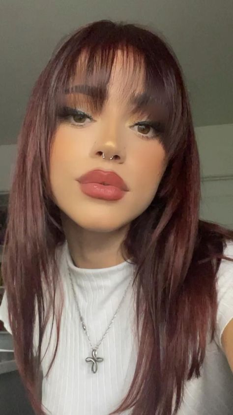 Burgundy Red Hair With Bangs, Maroon Hair Color Short Hair, Half Bangstyle Hair, 90s Hair Color Trends Grunge, Whisky Front Bangs, Burgundy Hair Bangs, Red Hair With Wispy Bangs, Black Hair Red Undertones, Hair Color Ideas For Brunettes With Bangs