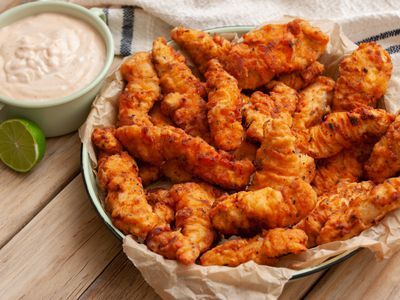 Buffalo Chicken Strips Recipe Chicken Breast Strips Recipes, Chicken Strips Recipe, Chicken Strip Recipes, Fried Chicken Strips, Spicy Fried Chicken, Fried Chicken Tenders, Chicken Lunch, Fried Chicken Breast, Clam Recipes