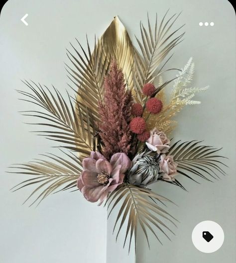 Metal Wall Art Ideas, Palm Tree Crafts, Palm Leaf Decor, Metal Wall Flowers, Flower Backdrop Wedding, Paper Flower Art, Australian Native Flowers, Church Flower Arrangements, Creative Flower Arrangements