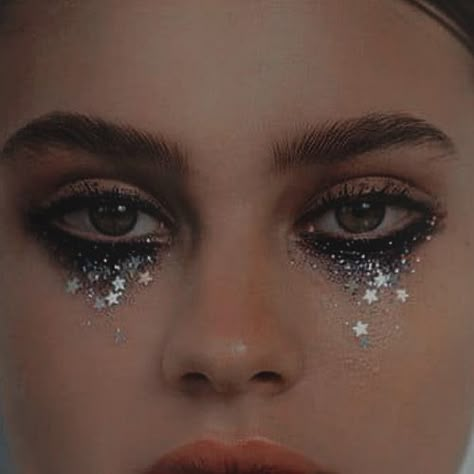 Glitter Makeup Ideas Festival, Tear Make Up Eyes, Starfall Makeup, Grunge Glitter Makeup, Gliterry Eye Makeup, Midnights Make Up Look, Euphoria Glitter Makeup, Halloween Glitter Makeup, Rave Makeup Glitter