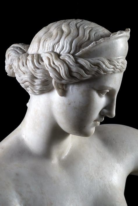 Venus de Capua Aphrodite Face Statue, Greek Statues Women Face, Sappho Statue, Female Greek Statue, Aphrodite Bust, Greek God Sculptures, Venus Sculpture, Aphrodite Statue, Venus Statue