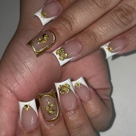 gold shorties ⭐️✨ . . #goldnails #longnails #almondnails #bombnails #cutenails #nails #nailstyle #squarenails #pinkfrenchnails #nailinspo #hellokittynails #valentinobeautypure #lanails #nailtech #nailart #whitenails #ombrenails #airbrushnails #glitternails #pinknails #chromenails Gold Nails Short Square, White And Gold Nails Square, Gold Nails Acrylic Short, White And Gold Nails Short, Short Square Acrylic Nails Gold, Short White And Gold Nails, White And Gold Birthday Nails, Short Nails Gold, Gold And White Nail Designs