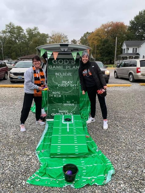 College Game Day Trunk Or Treat, Football Trunk Or Treat Ideas For Trucks, Football Theme Trunk Or Treat, Golf Trunk Or Treat, Trunk Or Treat Football Theme, Football Themed Trunk Or Treat, Soccer Trunk Or Treat Ideas, Football Trunk Or Treat Ideas, Football Trunk Or Treat