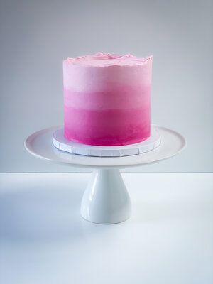 Pink Gradient Cake, Ombré Pink Cake, Pink Ombre Cake Birthday, Dark Pink Cake, Shades Of Pink Cake, Bright Pink Cake, Pink Ombre Birthday Cake, Simple Pink Cake, Hot Pink Birthday Cake