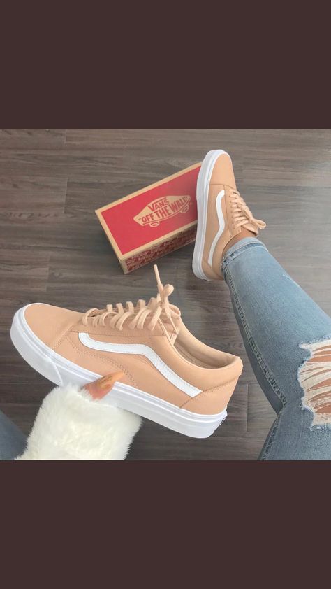 Zapatillas tumblr Vans Shoes Fashion, Vans Outfit, Trendy Shoes Sneakers, Basket Style, All Nike Shoes, Cute Nike Shoes, Cute Sneakers, Fresh Shoes, Hype Shoes