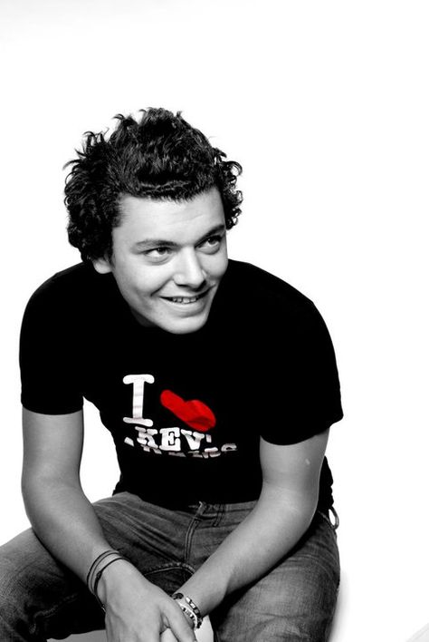 Kev Adams French comic Kev Adams, Mens Graphic, Actors, Comics, Mens Graphic Tshirt, Celebrities, Mens Tshirts, Mens Tops, Women's Top