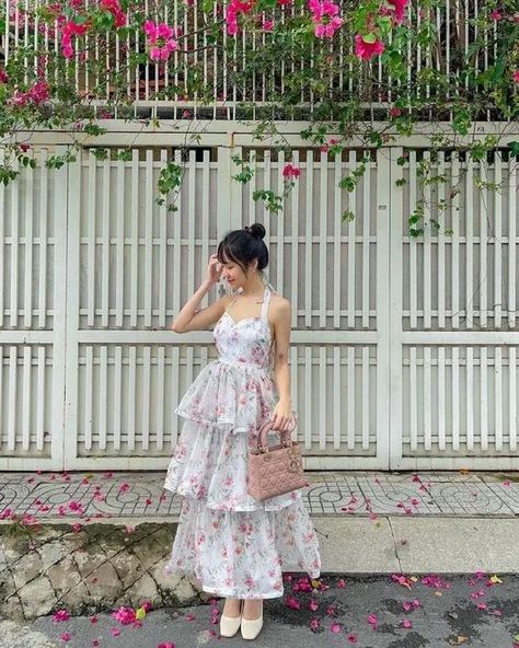 Summer Lovin’ with Chic Floral Dresses: It’s Still a Vibe in 2024! Garden Dresses Aesthetic, Long Floral Dress Aesthetic, Garden Dress Aesthetic, Dreamy Outfits Aesthetic, Party Dress Birthday, Floral Dress Outfits, Long Party Dress, Anarkali Dress Pattern, Modest Dresses Casual