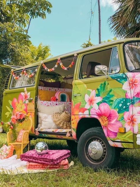 Combi Hippie, Camper Diy, Kombi Motorhome, Hippie Car, Kombi Home, Volkswagen Van, Hippie Bus, Vintage Vw Bus, Combi Volkswagen