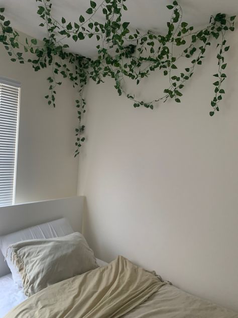 Bedroom Aesthetic Green, Vines Bedroom, Vines For Room, Wall Vines, Chb Cabins, Diy Paper Lanterns, Fake Vines, Hanging Greenery, Green Room Decor