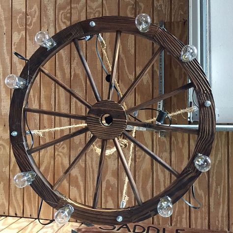 Wagon Wheel Craft Ideas, Iron Wagon Wheel Ideas, Diy Wagon Wheel Chandelier, Wheel Decor Ideas, Wagon Wheel Chandelier Wedding, Wagon Wheel Address Sign, Wagon Wheel Garden, Small Wagon Wheel Chandelier, Wagon Wheeel Chandelier