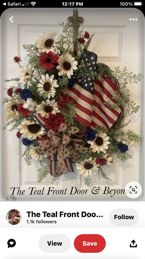 Patriotic Door Decorations, Patriotic Door Wreath, Americana Crafts, Floral Door Wreaths, Flag Wreath, Holiday Wreaths Diy, Americana Wreath, 4th July Crafts, Door Wreaths Diy