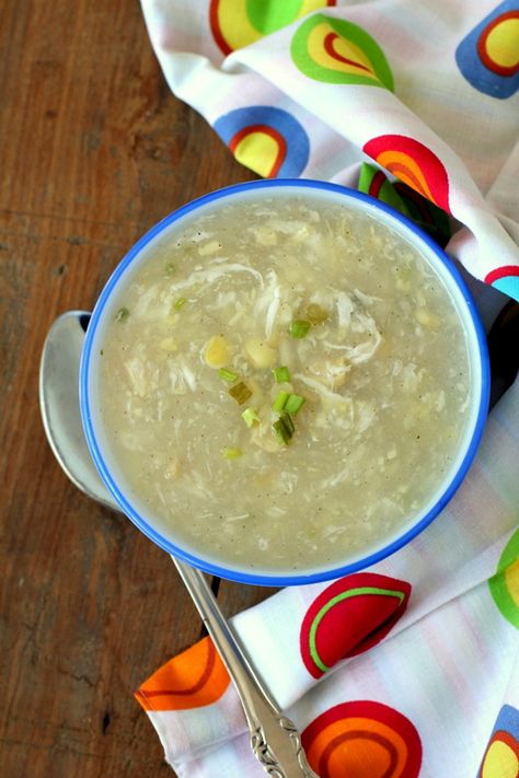 Sweet corn chicken soup is a classic soup among Indo Chinese recipes. An easy soup recipe made with cream style corn and shredded chicken is very flavorful. Fitness Foods, Thermomix, Soup Indian, Chicken Corn Soup, Easy Soup Recipe, Costco Chicken, Indo Chinese Recipes, Chinese Chicken Recipes, Corn Chicken