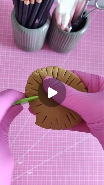 Lion Cake Topper Tutorial, How To Make Lion Fondant, Lion Topper Cake, Lion Fondant Topper, Fondant Lion Tutorial, Lion Tutorial, Fondant Lion, Lion Cake Topper, Lion Cake