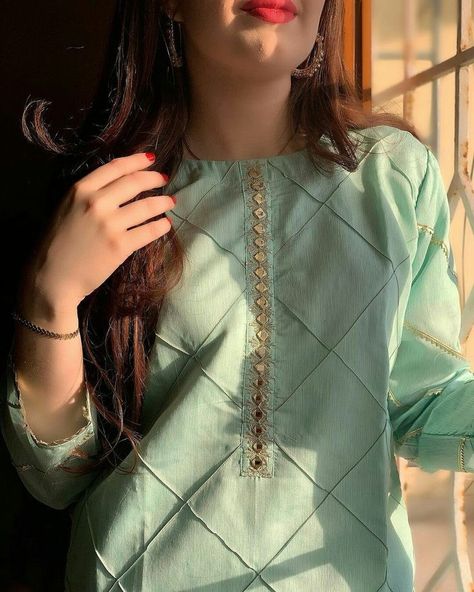 Lrkeo ky pintex valy plain dress. Girls plain dress . Girls pintex plain dress Lace Dress Design, Simple Kurta Designs, Neck Designs For Suits, Pakistani Fashion Casual, Trendy Shirt Designs, Stylish Short Dresses, Girls Frock Design, Salwar Kamiz, Dress Design Patterns