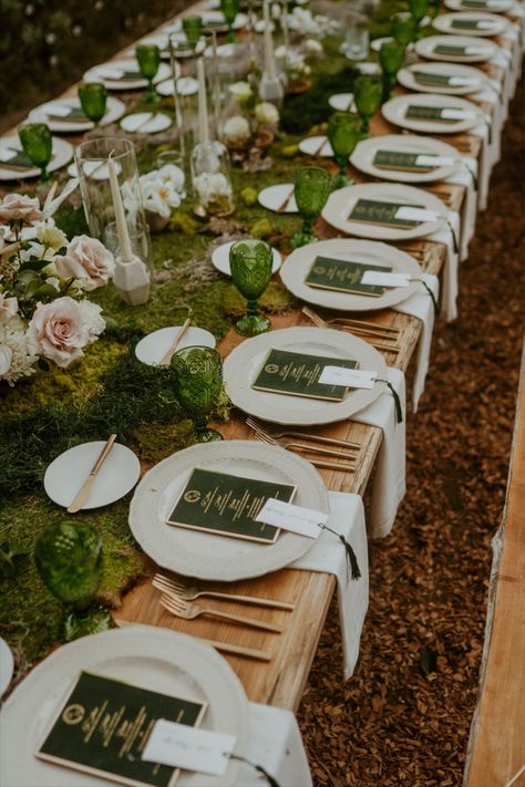 Forest Wedding Dinner Table, Wedding Sit Down Dinner, Enchanted Forest Place Setting, Forest Wedding Plate Setting, Forest Themed Wedding Reception, Enchanted Forest Wedding Place Setting, Green Forest Wedding Aesthetic, Forest Wedding Place Setting, Wedding Table Decorations Forest