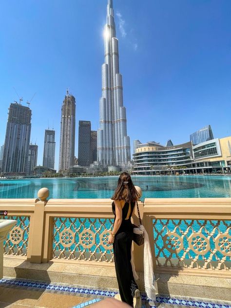 Burj Khalifa Photography, Dubai Instagram Pictures, Dubai Photography Ideas, Dubai Photo Ideas, Dubai Picture Ideas, Dubai Pics, Dubai Outfits Ideas, Dubai Photoshoot, Dubai 2023