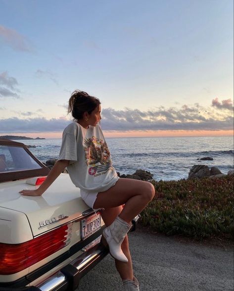 Car Poses Instagram Outside, Car Model Photoshoot, Car Poses Instagram, Car Photoshoot Ideas, Camp Fits, Sunset Poses, Car Shoot, Classic Car Photoshoot, Haircut Selfie