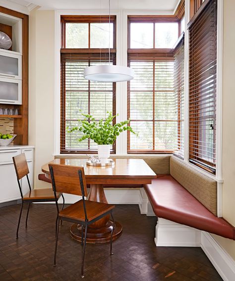 Ornate wood pedestals support a vinyl-clad banquette in the eating nook of this Chicago kitchen. More photos from this gorgeous home:  http://www.midwestliving.com/homes/decorating-ideas/kitchen-tour-chicago-architects-home/ Banquette With Round Table, Kitchen Banquettes, Chicago Kitchen, Dining Room Banquette, Corner Banquette, Seating In Kitchen, Kitchen Nooks, Inset Cabinetry, Wall Art Paint