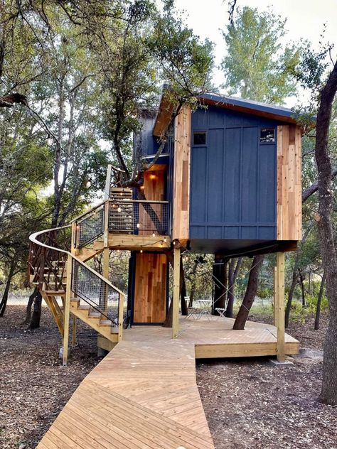 300 Sq. Ft. Leaf Treehouse at HoneyTree Farm House Plans On Stilts, Homes On Stilts, Home On Stilts, Stilt House Plans, Tiny House Vacation, Outdoor Bathtub, Tree House Plans, Tiny House Talk, House On Stilts