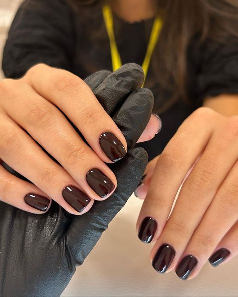 Brown Nail, Short Gel Nails Black, Nagellack Trends, Short Gel Nails, Viral On Tiktok, Eye Nails, Smink Inspiration, Business Savvy, Makijaż Smokey Eye