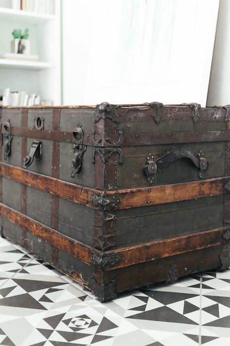 Unique Vintage Steamer Trunk Steamer Trunk Table, Old Trunks Ideas Decor, Steam Trunk Ideas, Old Steamer Trunk Ideas Repurposed, Steamer Trunk Decor, Vintage Wooden Trunk, Vintage Trunk Ideas, Painted Steamer Trunk, Trunk Refinishing Ideas